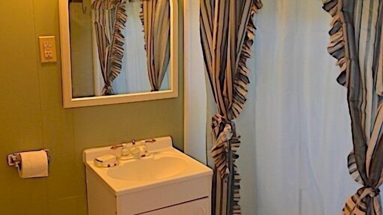Photo of Bathroom in Iroquois