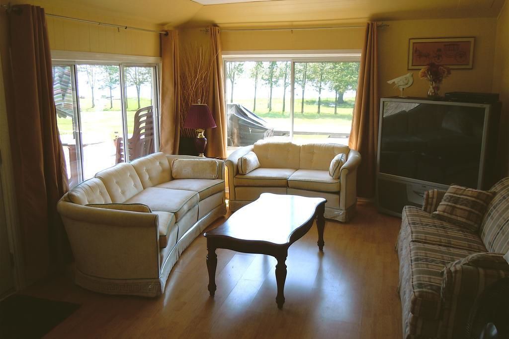 Photo of Livingroom in Iroquois