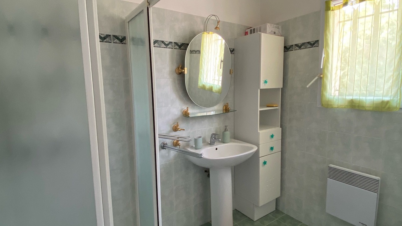 Photo of Bathroom in Flayosc