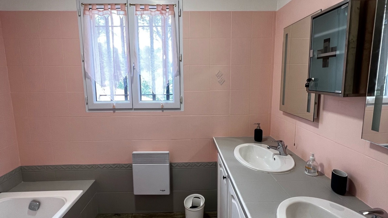 Photo of Bathroom in Flayosc