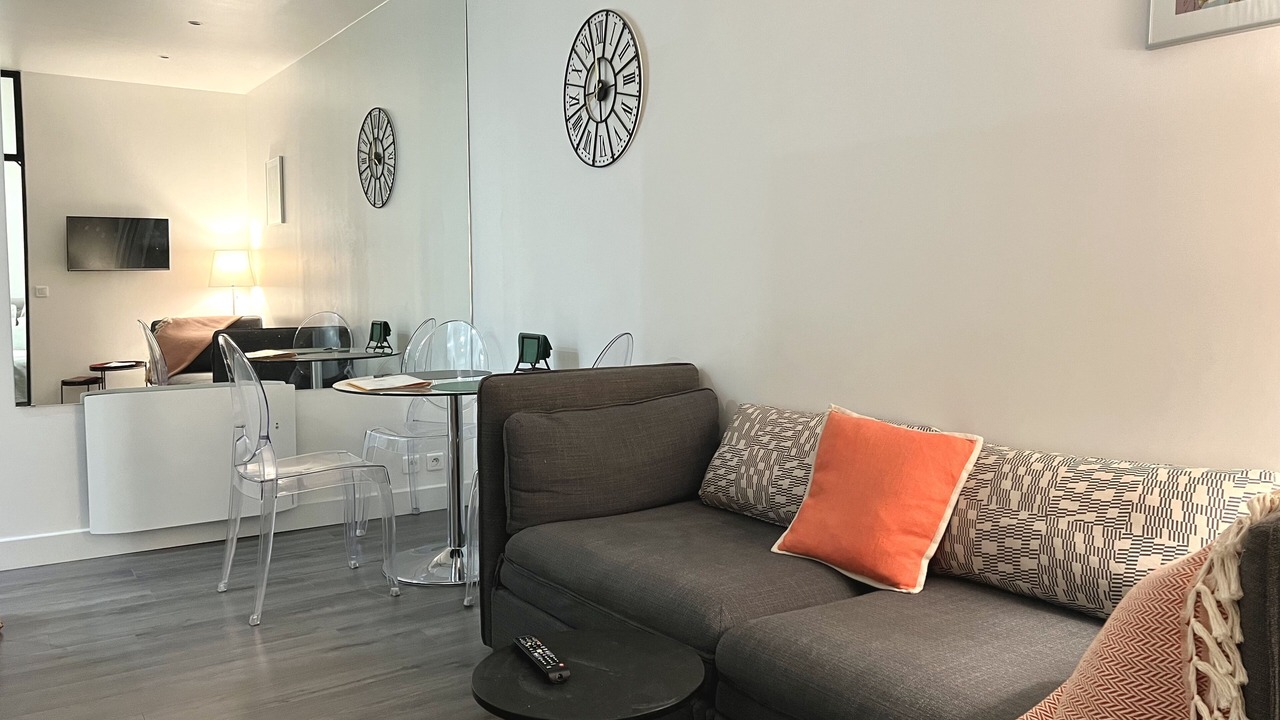 Photo of Livingroom in 15th Arrondissement
