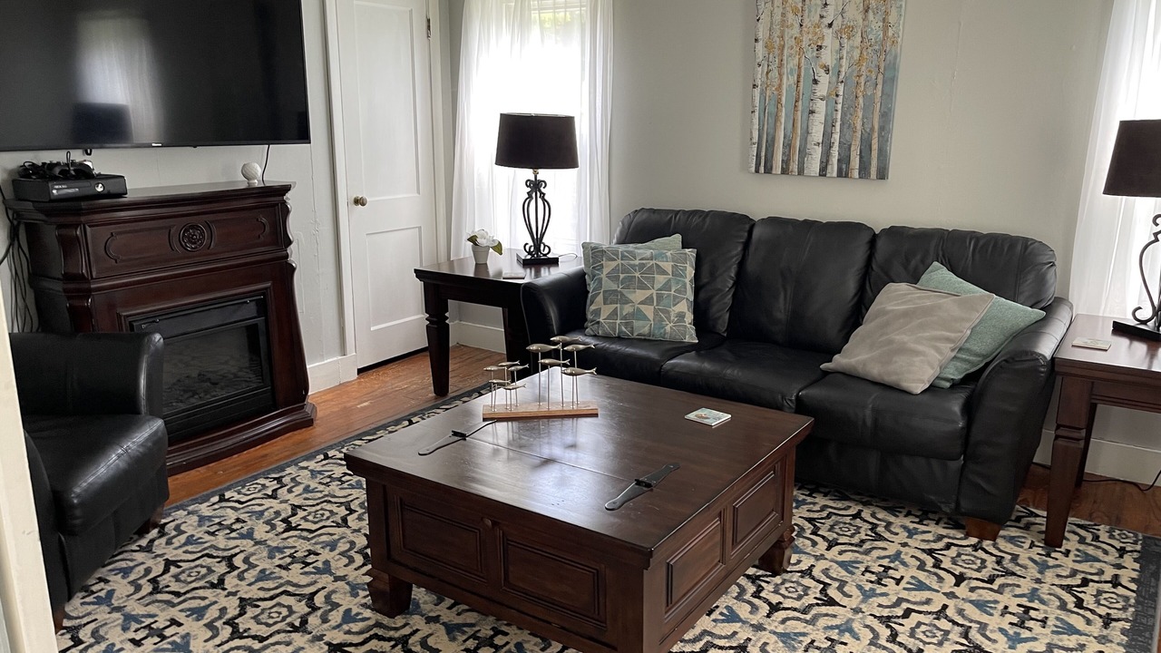 Photo of Livingroom in West Tremont