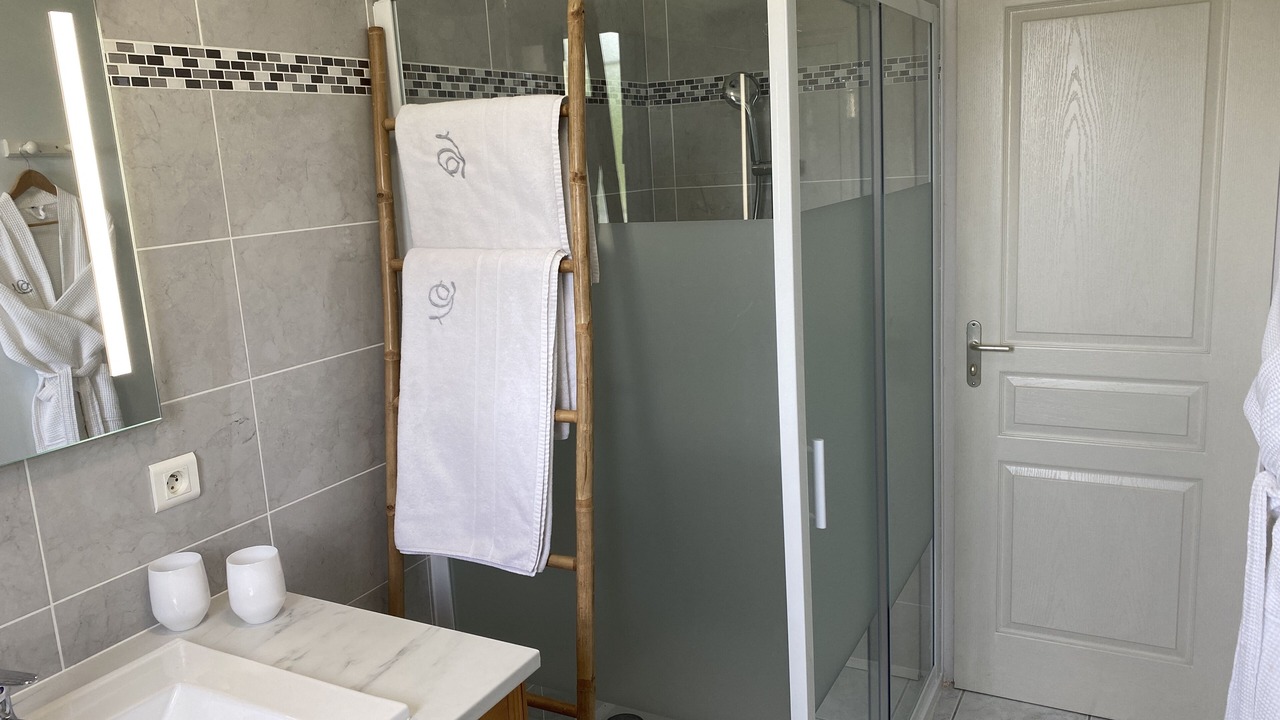 Photo of Bathroom in Teyran