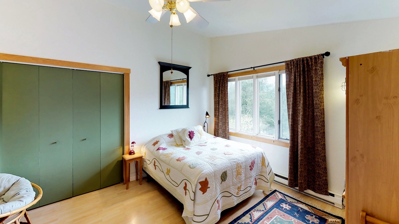 Photo of Bedroom in Alyeska