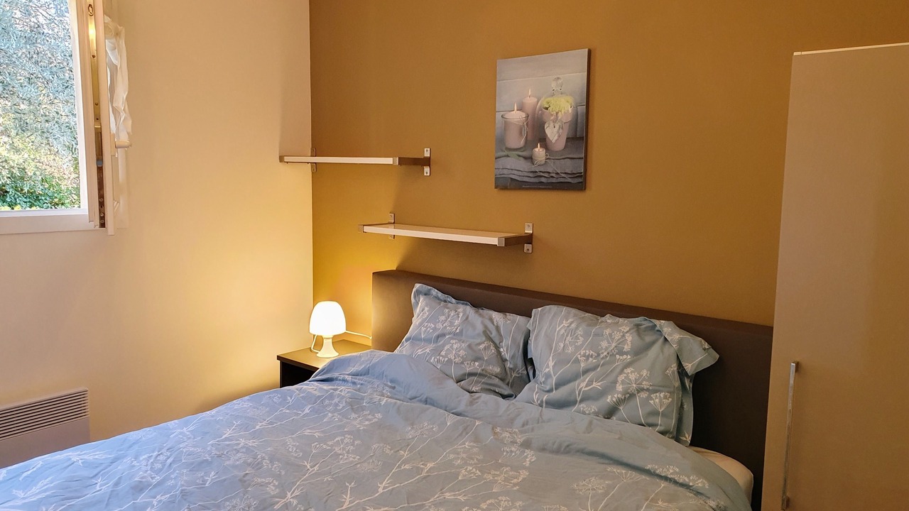 Photo of Bedroom in Bauduen