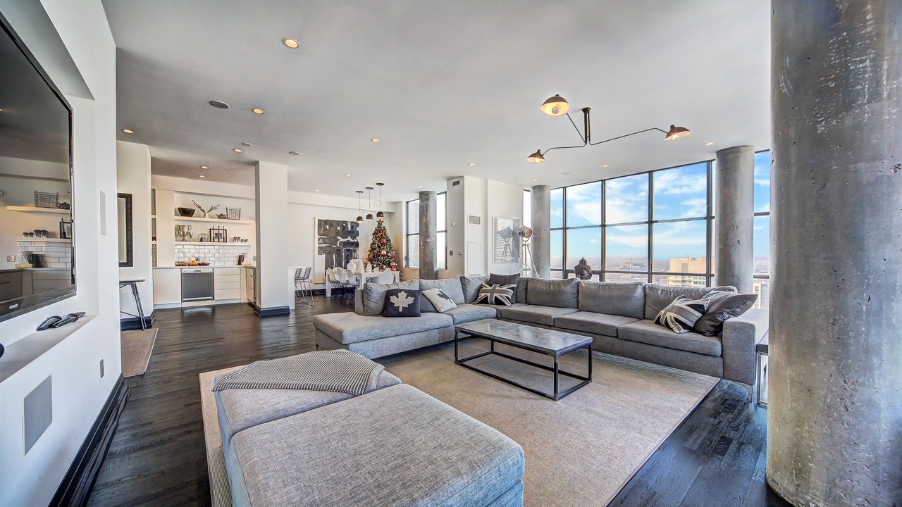 Photo of Livingroom in Toronto Entertainment District