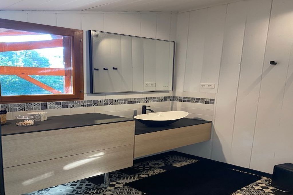 Photo of Bathroom in La Teste-de-Buch