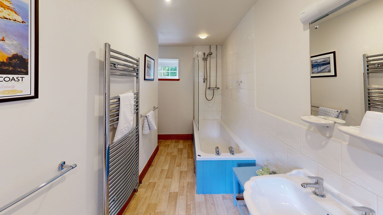 Photo of Bathroom in Margam