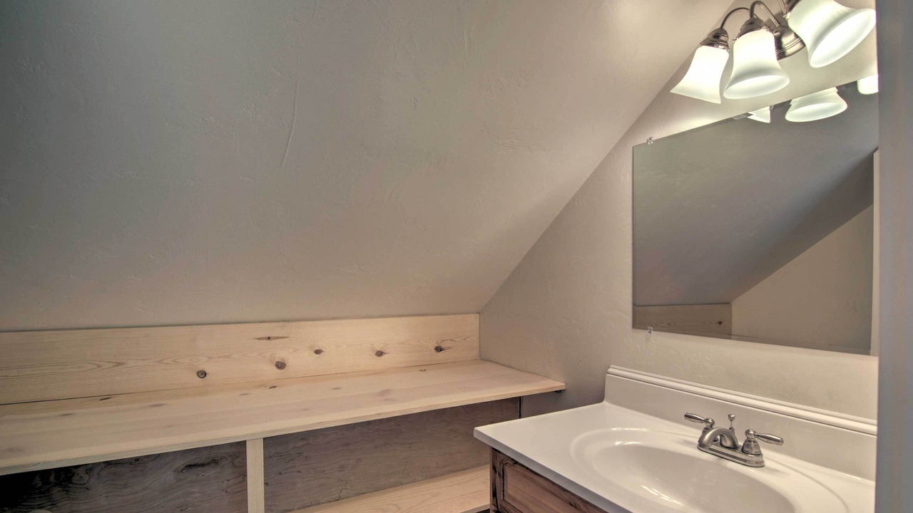 Photo of Bathroom in Henrieville