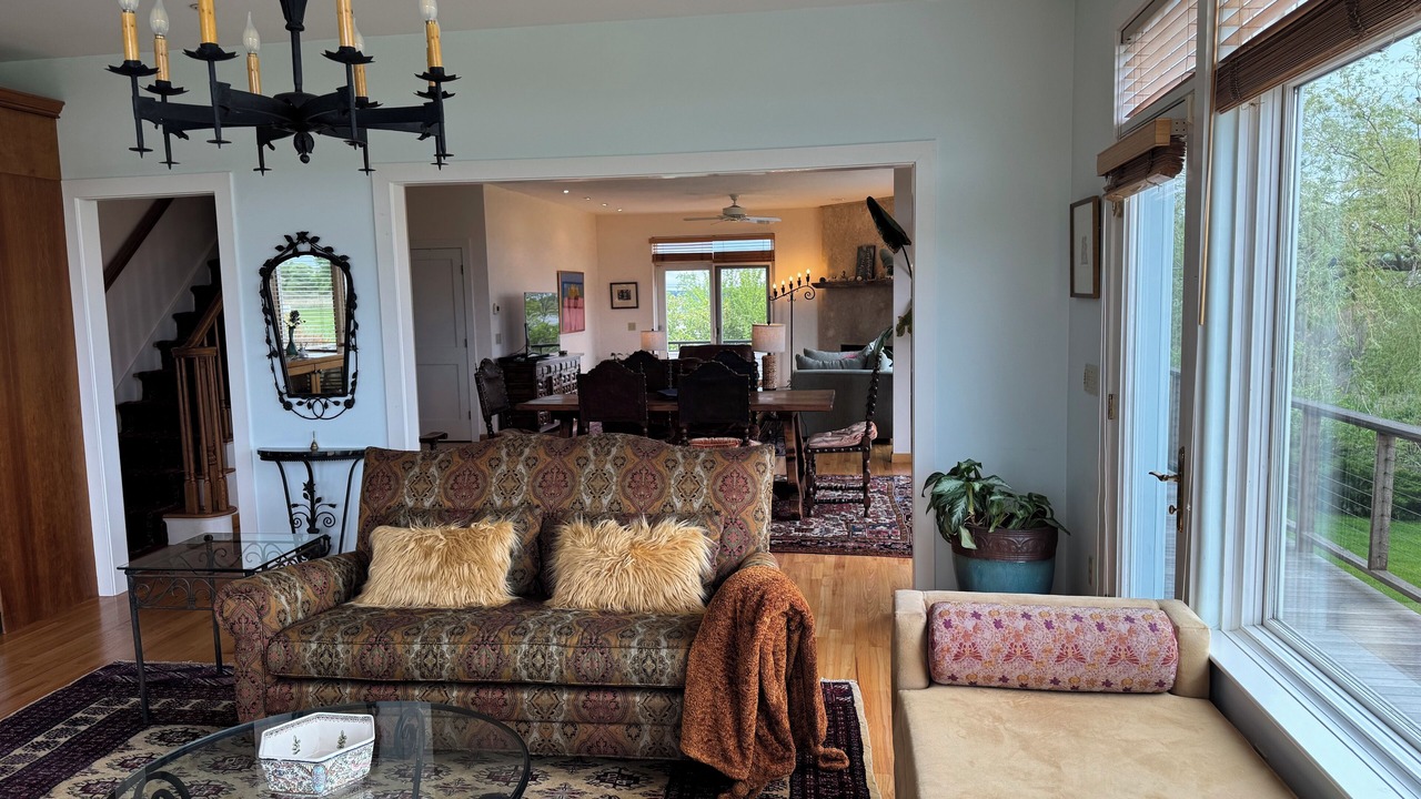 Photo of Livingroom in Guilford
