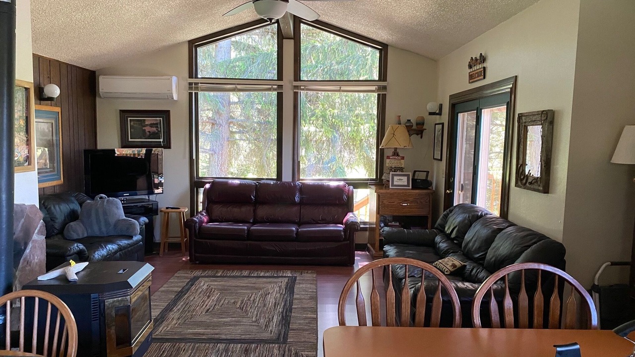 Photo of Livingroom in Hyrum