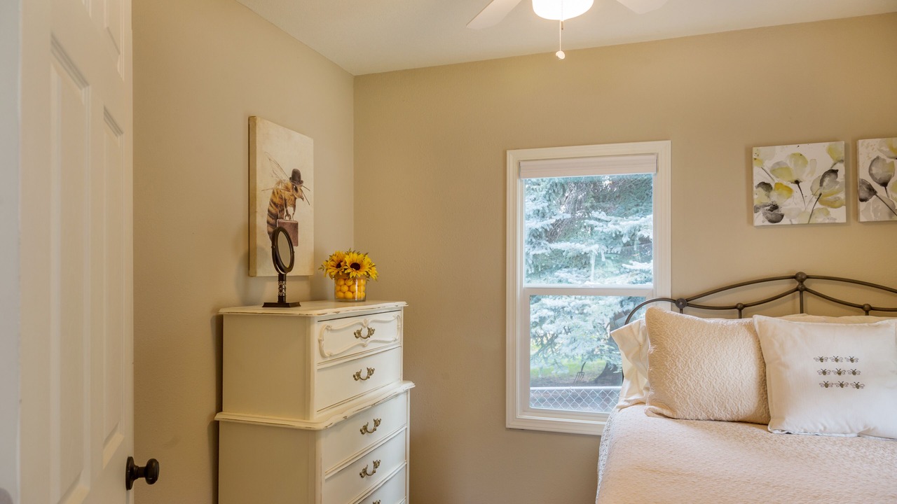 Photo of Bedroom in South Perry District