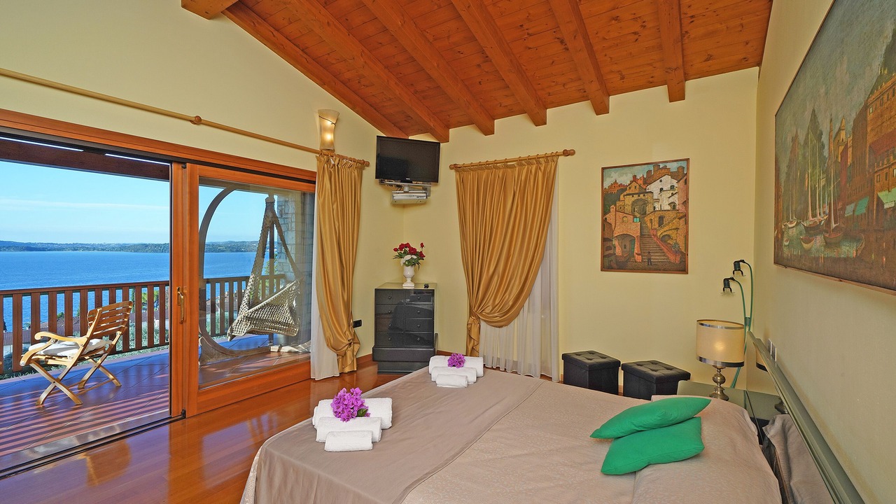 Photo of Bedroom in Gardone Riviera