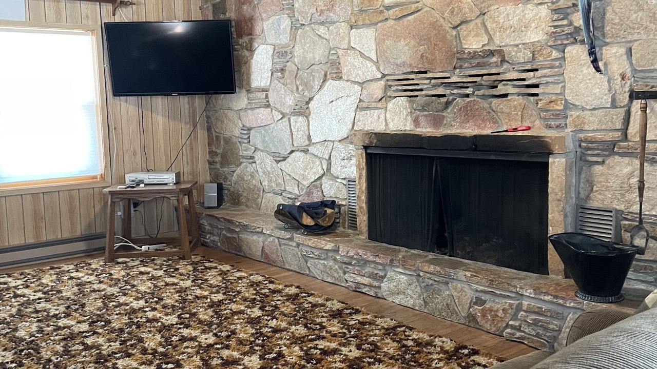 Photo of Livingroom in West Yellowstone