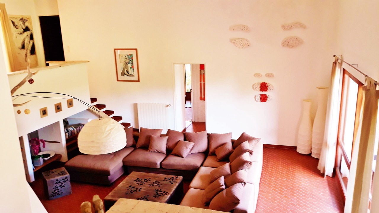 Photo of Livingroom in Entrecasteaux
