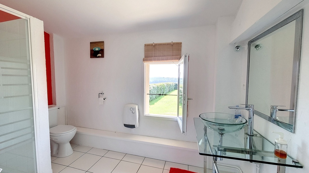 Photo of Bathroom in Sainte-Foy-la-Longue