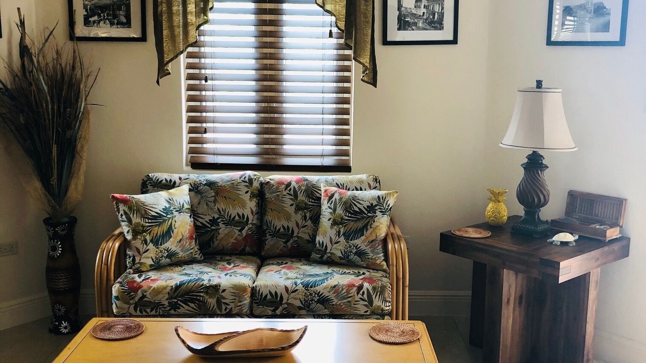 Photo of Livingroom in Estate Two Friends