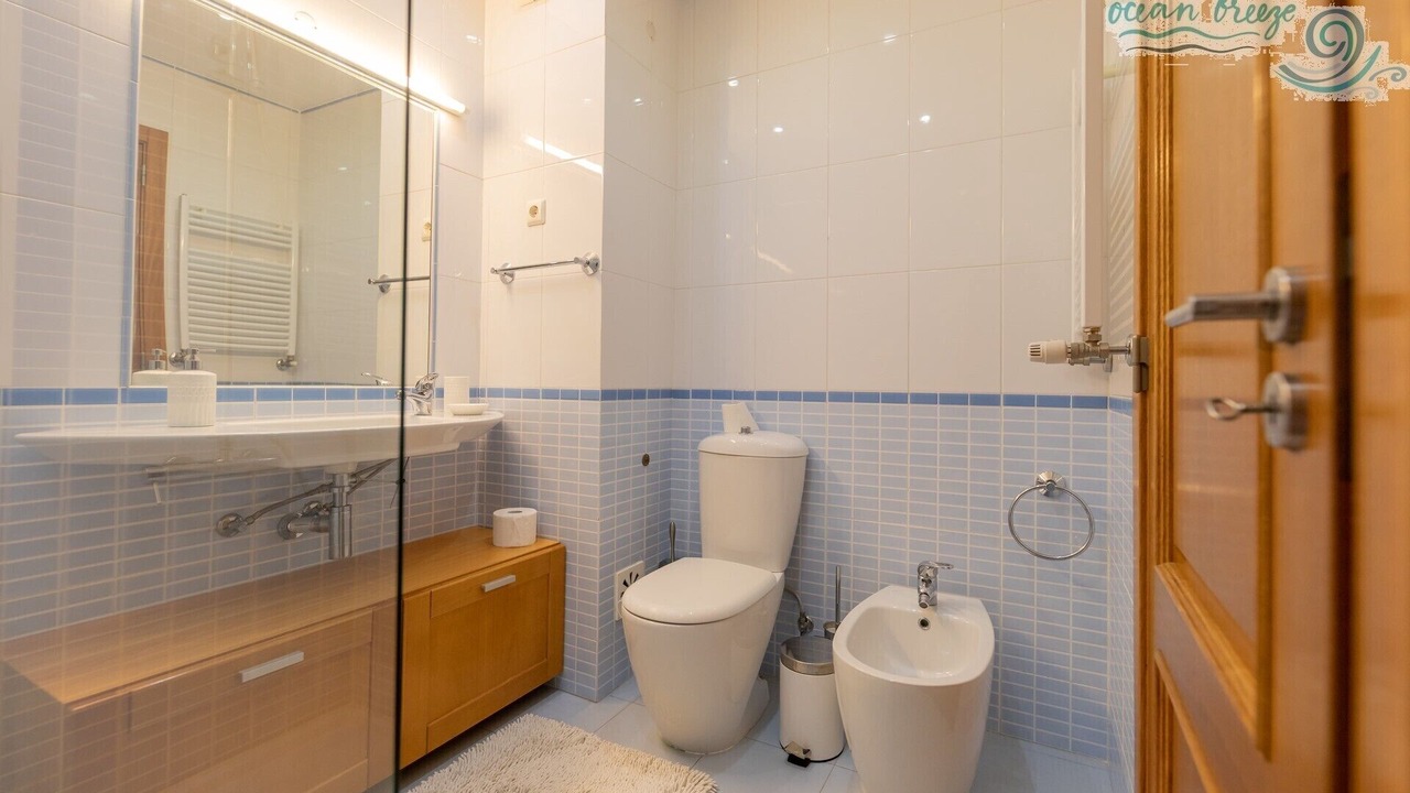 Photo of Bathroom in Carcavelos