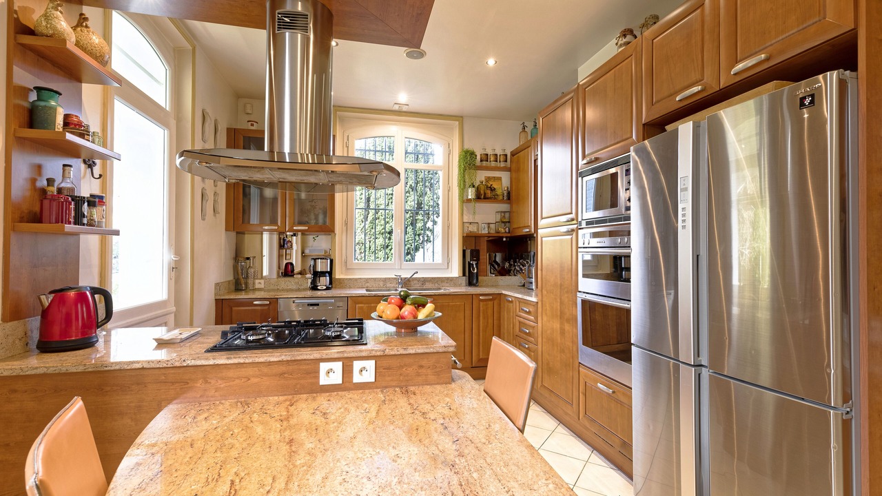 Photo of Kitchen in Le Celle-Saint-Cloud