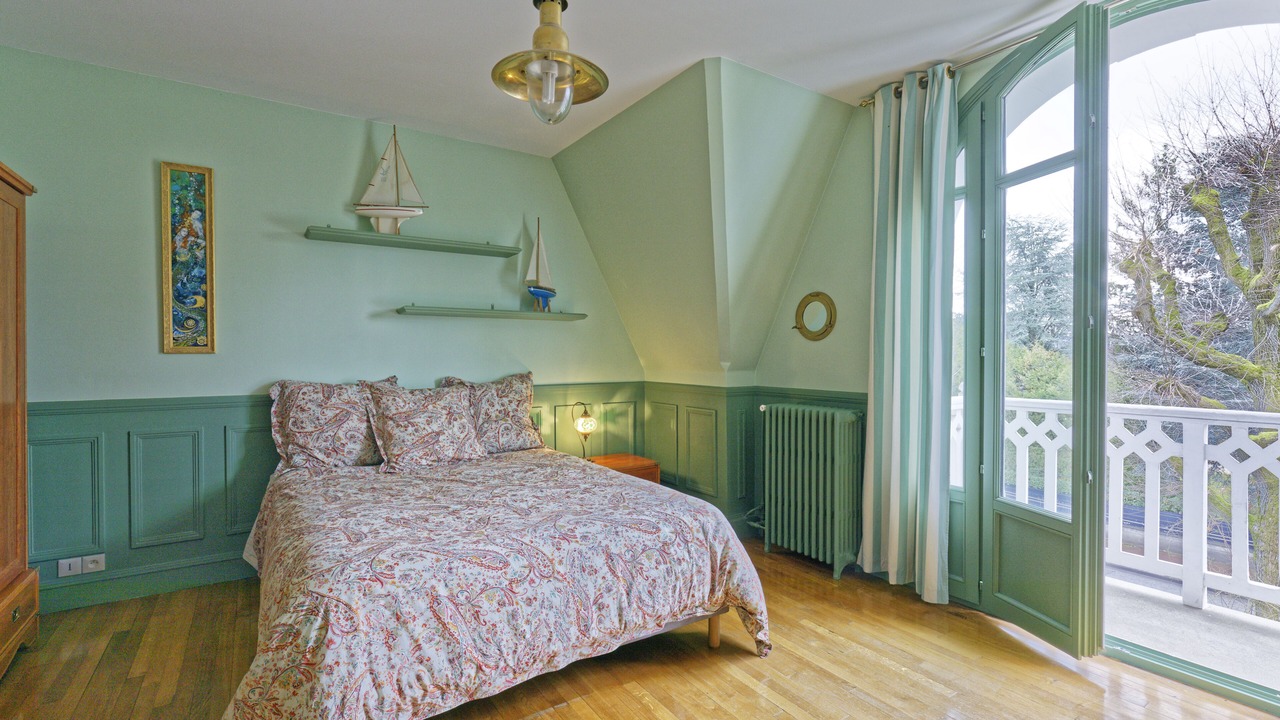 Photo of Bedroom in Le Celle-Saint-Cloud