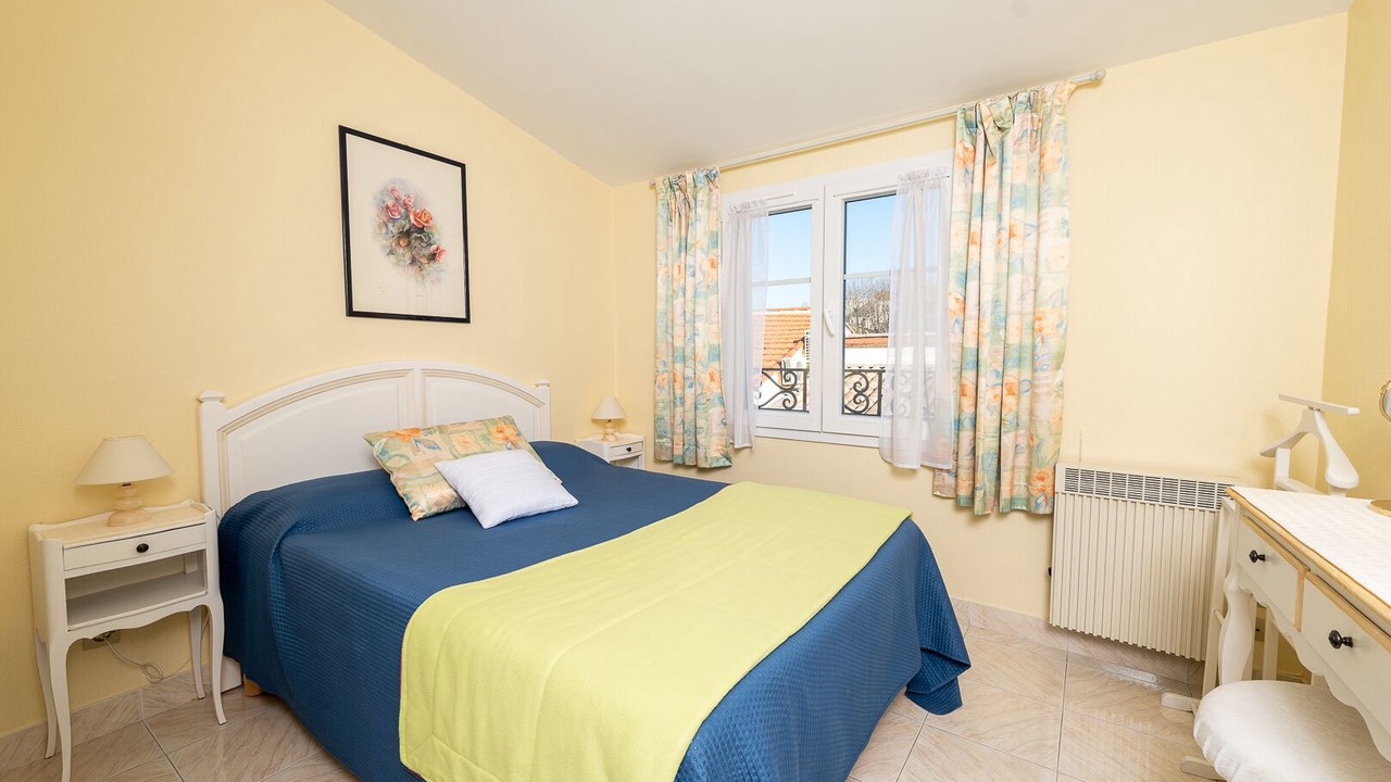 Photo of Bedroom in Antibes City Centre