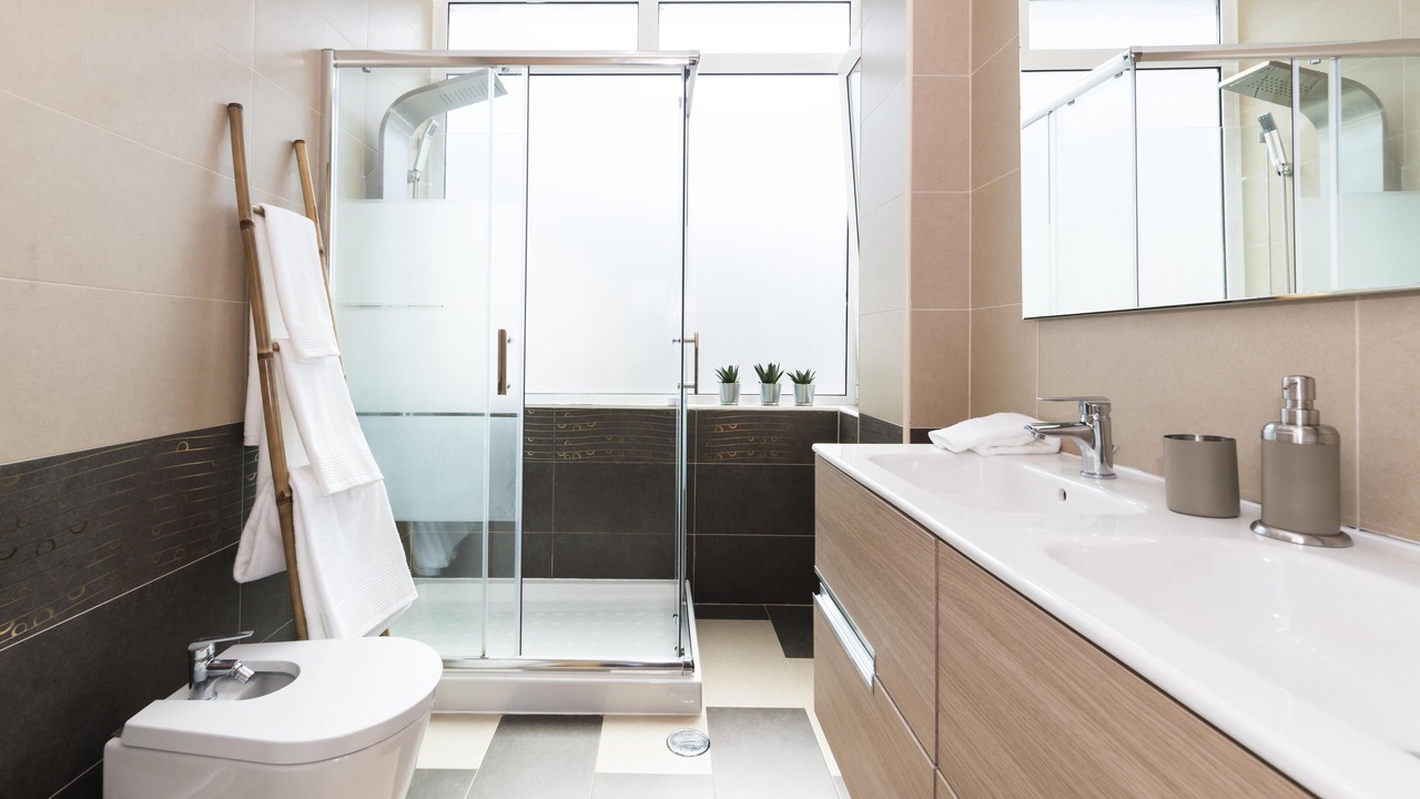 Photo of Bathroom in Linda-a-Velha