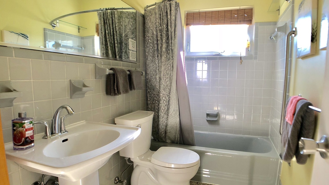 Photo of Bathroom in South Gate Ridge