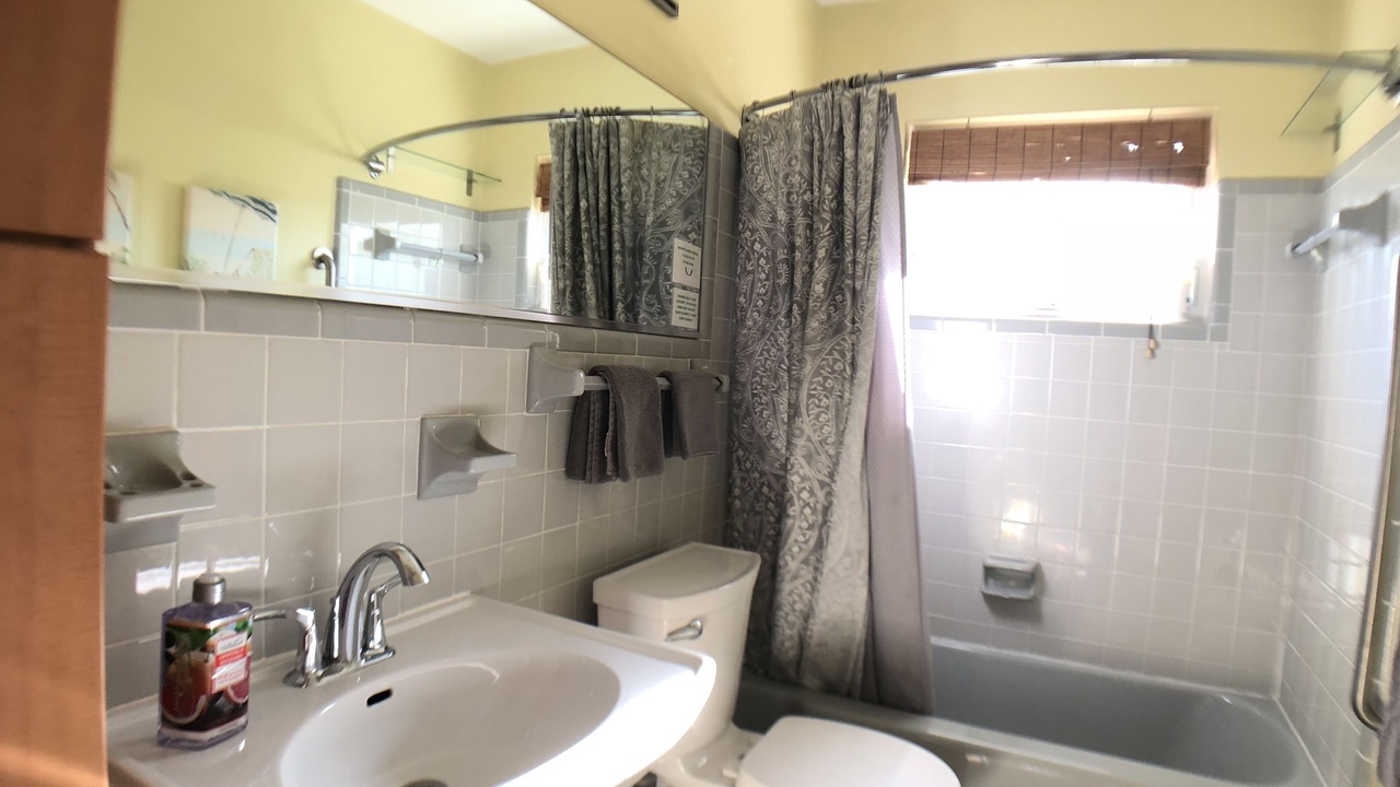 Photo of Bathroom in South Gate Ridge