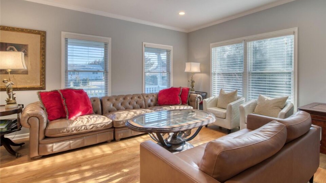 Photo of Livingroom in Greenport West