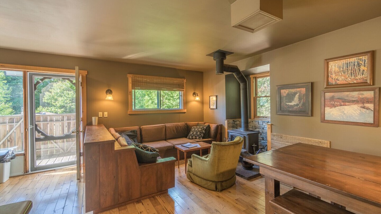 Photo of Livingroom in Nipissing Township