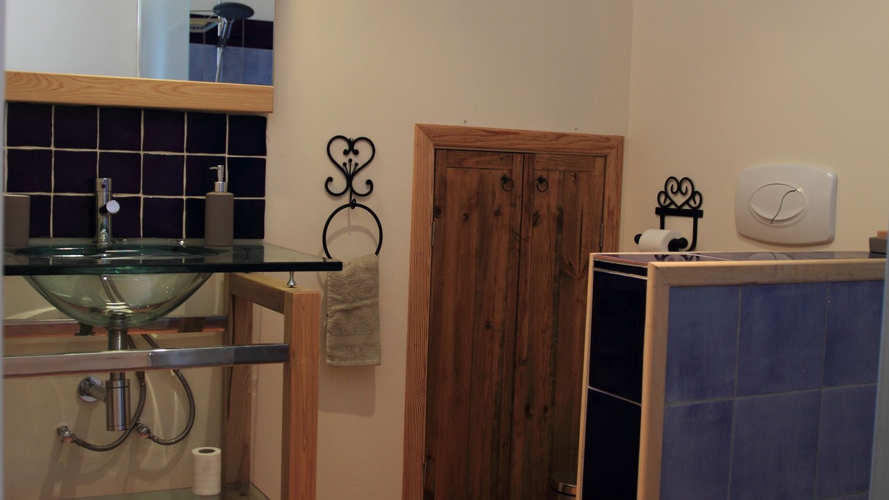 Photo of Bathroom in Cenne-Monestias
