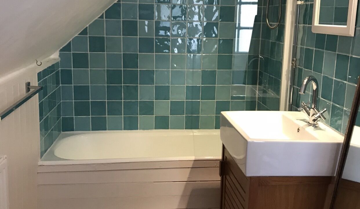 Photo of Bathroom in Crynant