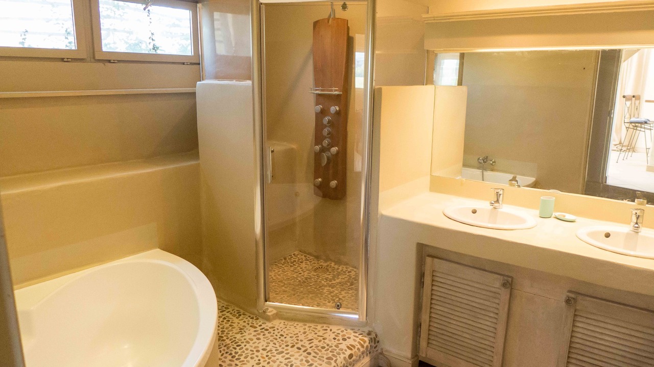 Photo of Bathroom in Loupia