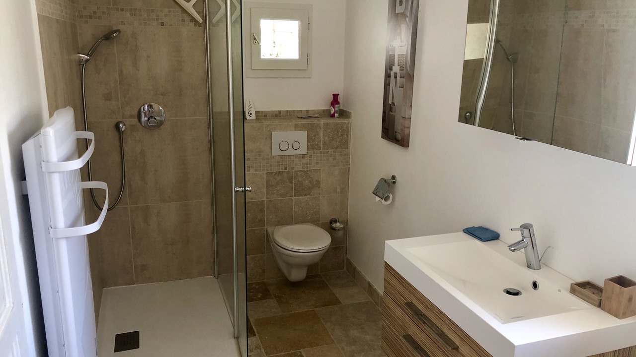 Photo of Bathroom in Entrecasteaux