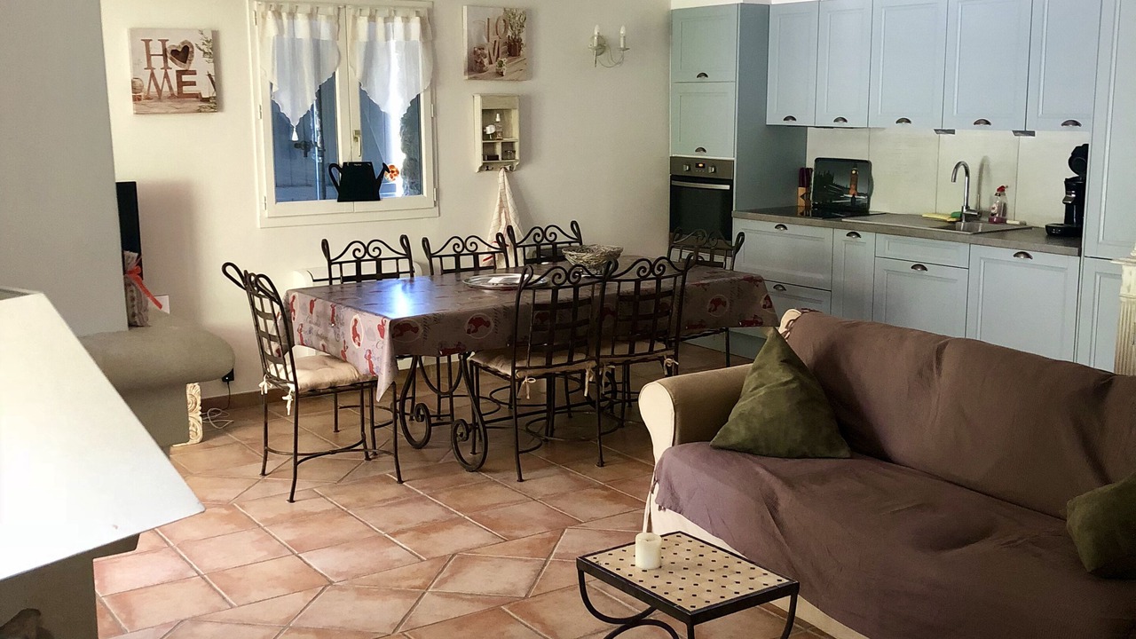 Photo of Livingroom in Entrecasteaux