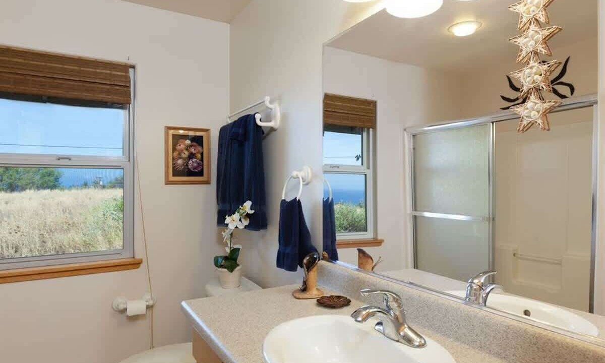 Photo of Bathroom in Kohala Estates