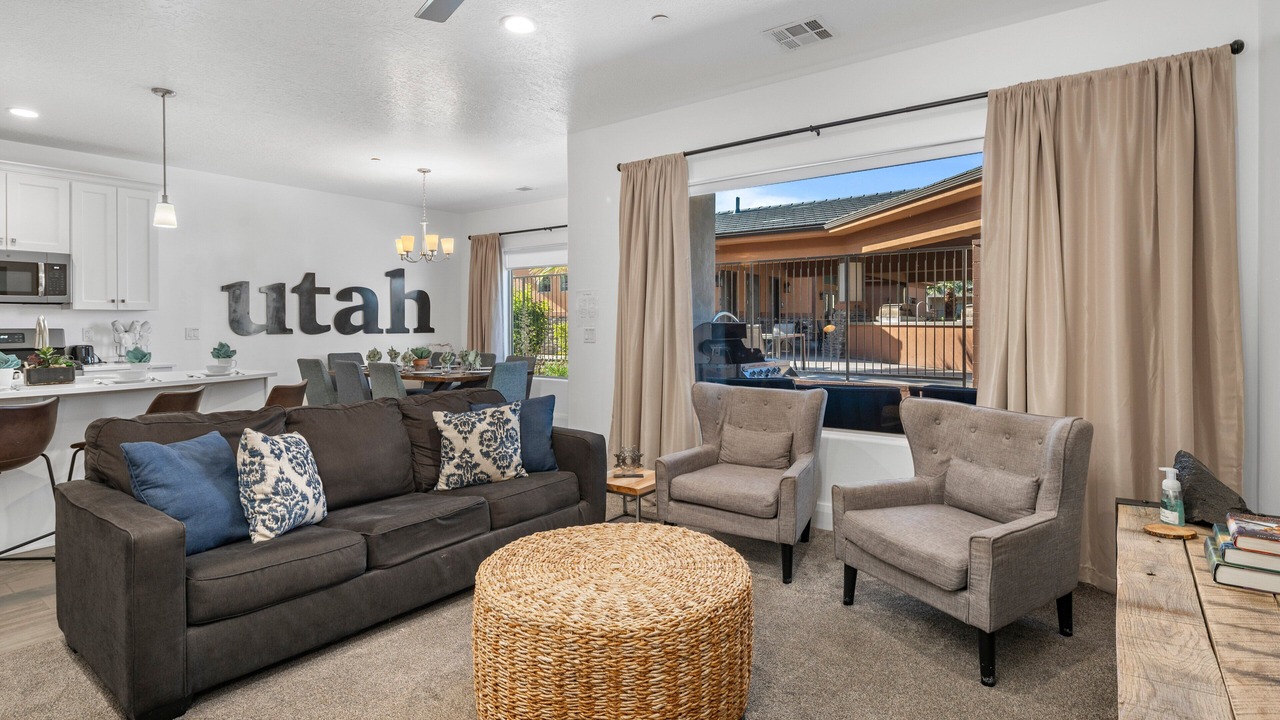 Photo of Livingroom in Hurricane