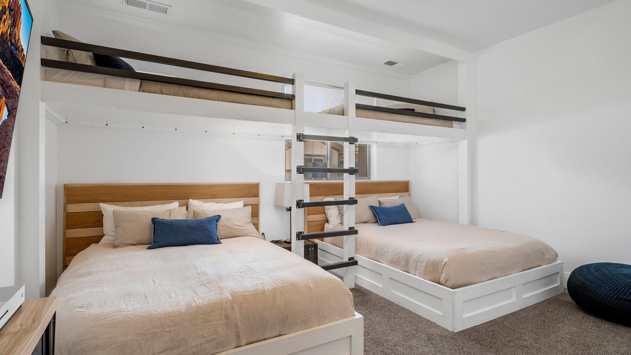 Photo of Bedroom in Hurricane