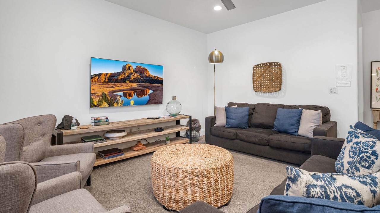 Photo of Livingroom in Hurricane