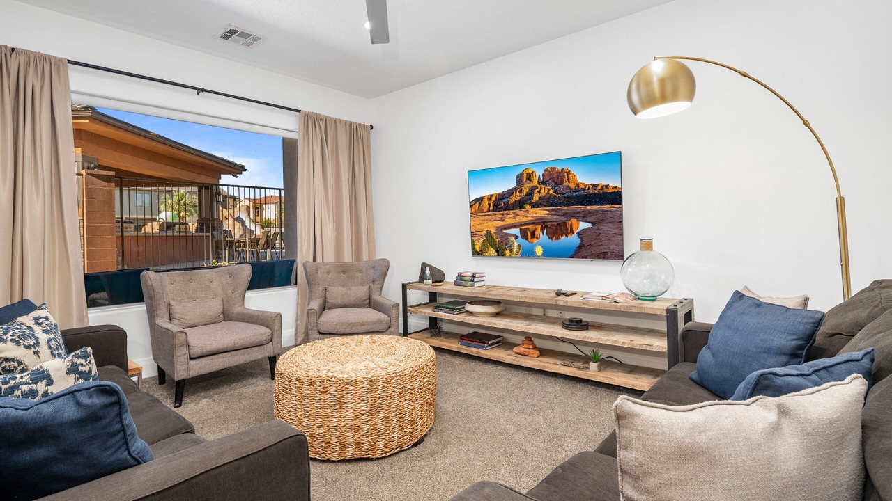 Photo of Livingroom in Hurricane