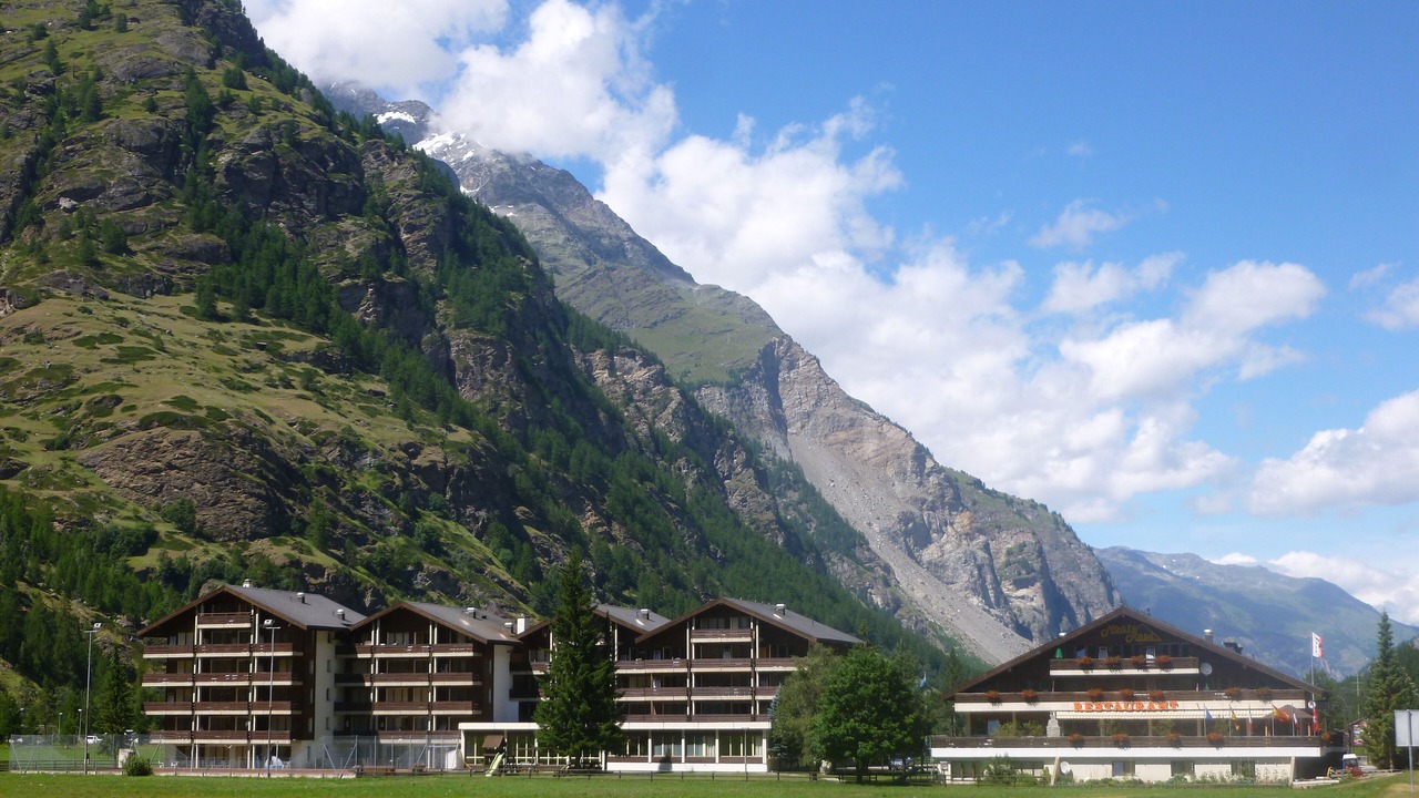 Photo of Others in Taesch