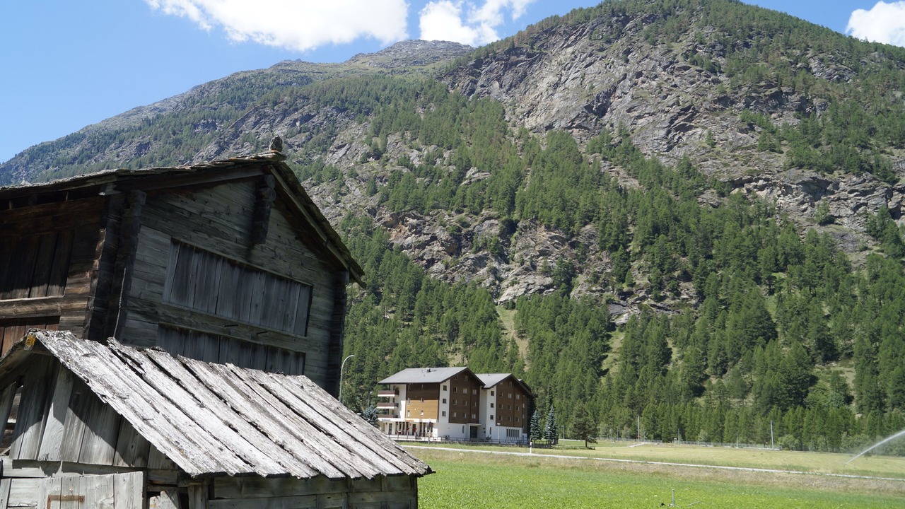 Photo of Others in Taesch