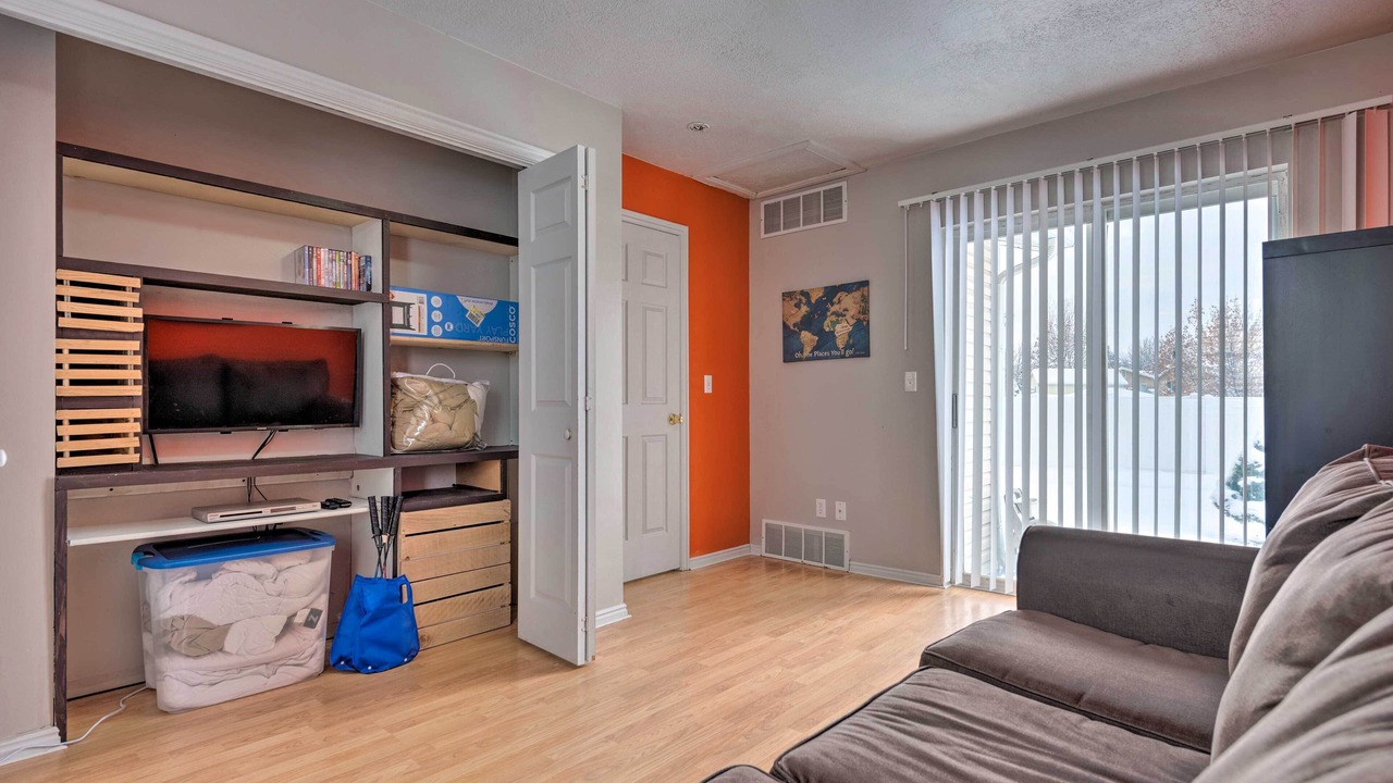 Photo of Livingroom in Logan