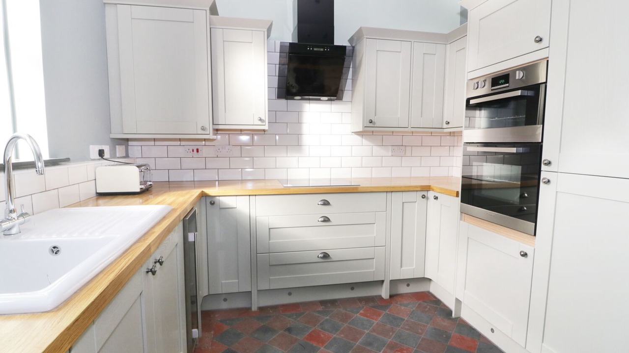 Photo of Kitchen in Crynant