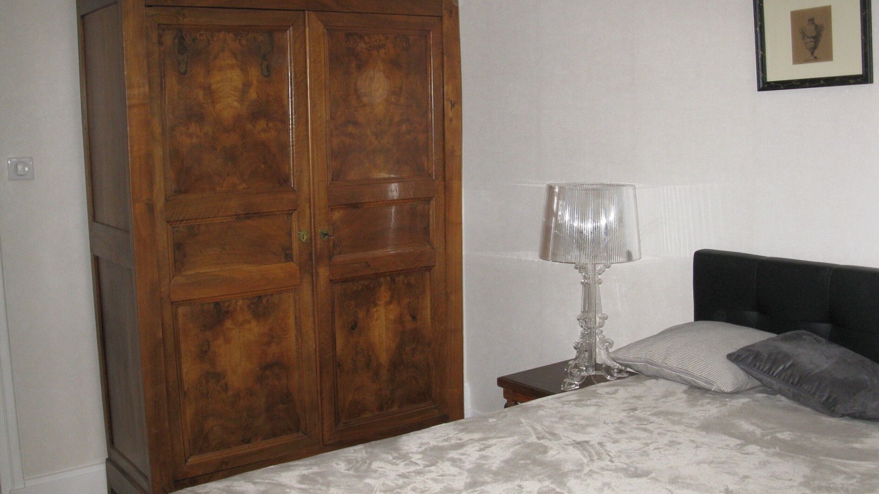 Photo of Bedroom in Republique