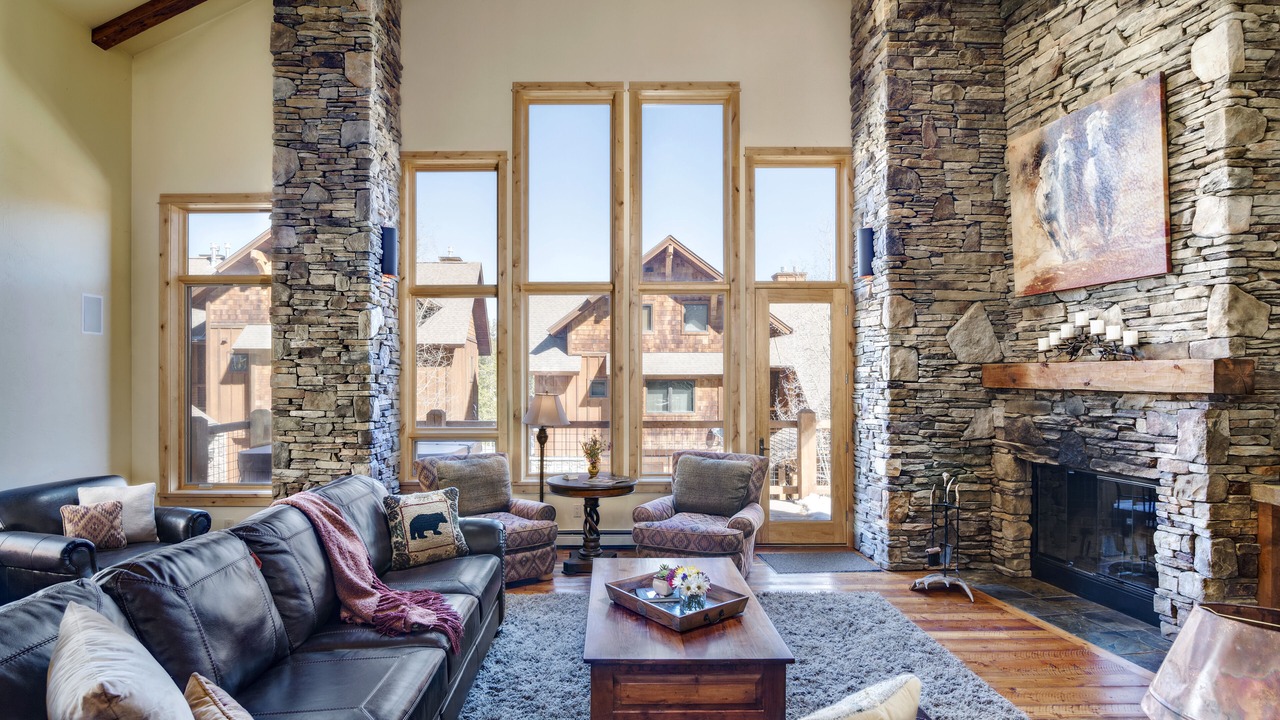 Photo of Livingroom in Big Sky