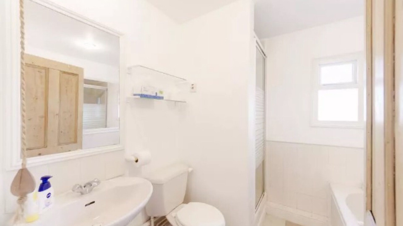 Photo of Bathroom in Barnes