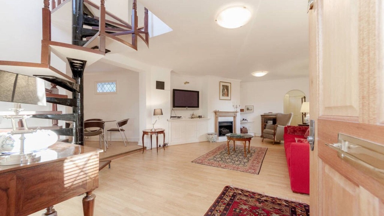 Photo of Bedroom in Barnes