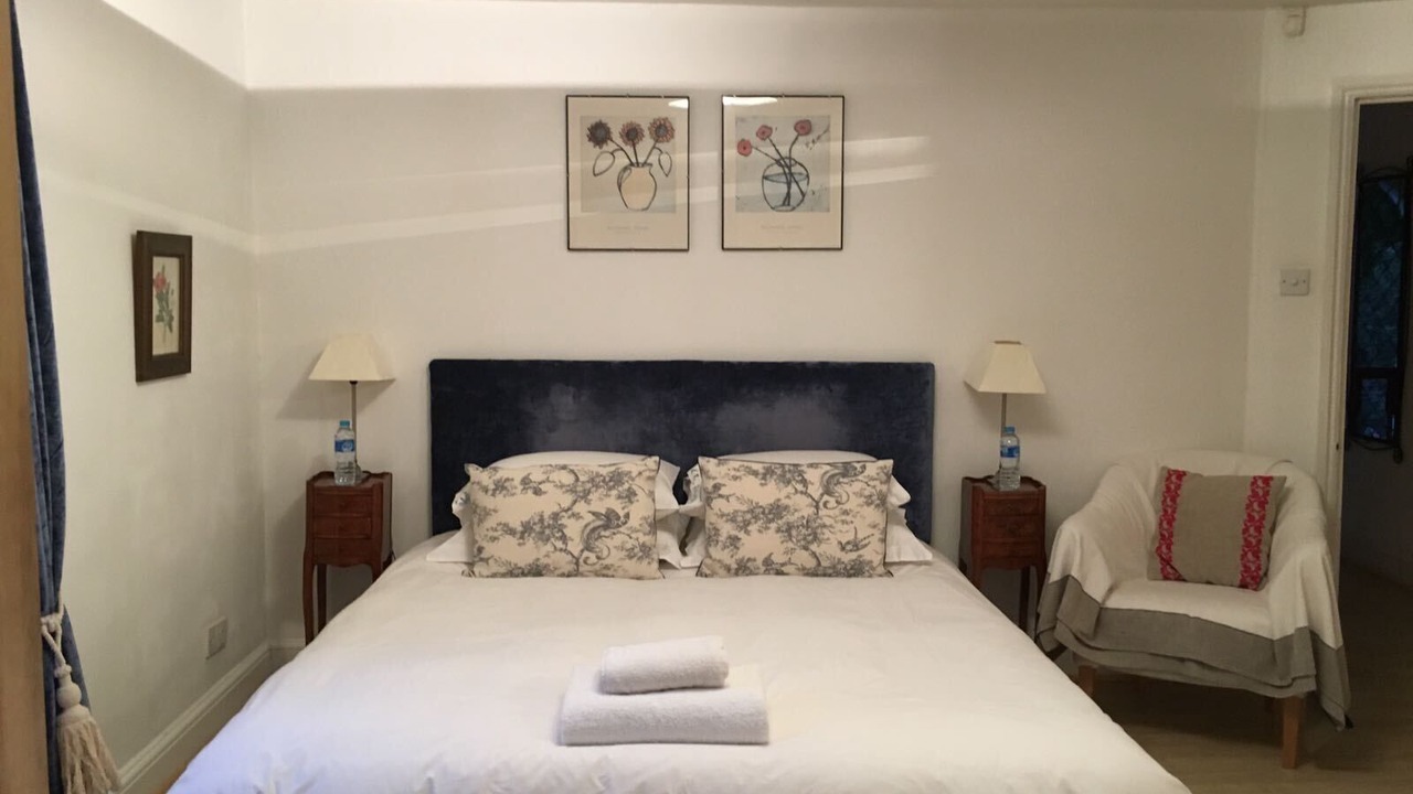 Photo of Bedroom in Barnes