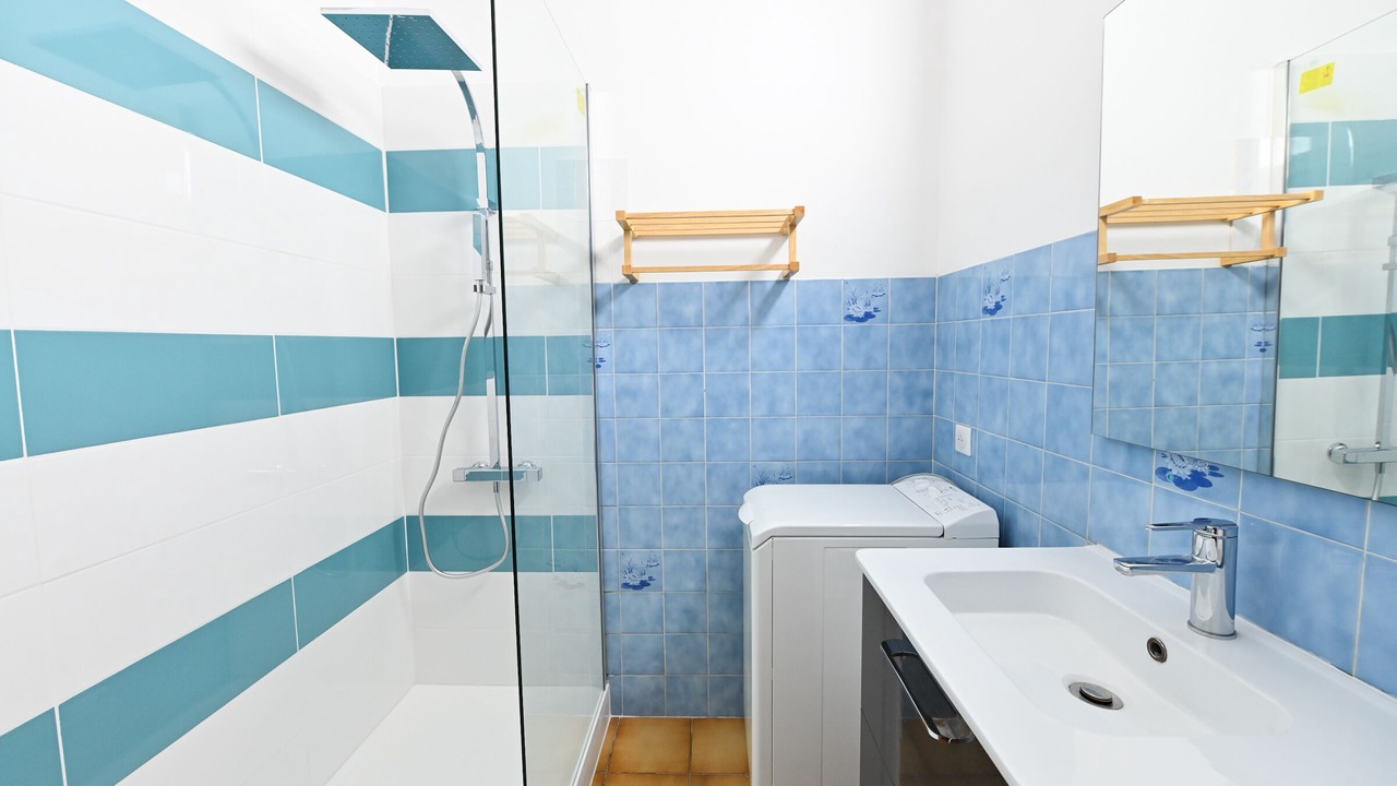 Photo of Bathroom in Port-Vendres